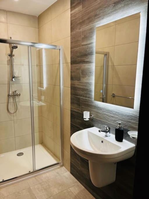 Sliema, Apt7, Stylish 2 Bedroom Apartment With Parking Exterior foto